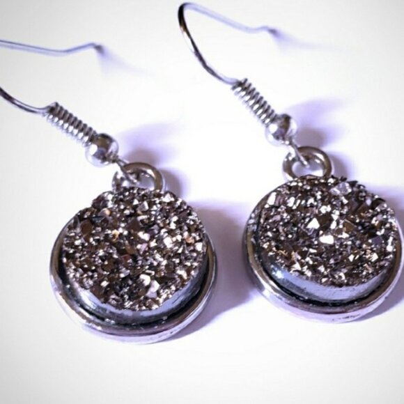 Gunmetal/silver druzzy dangle earrings - Picture 3 of 3